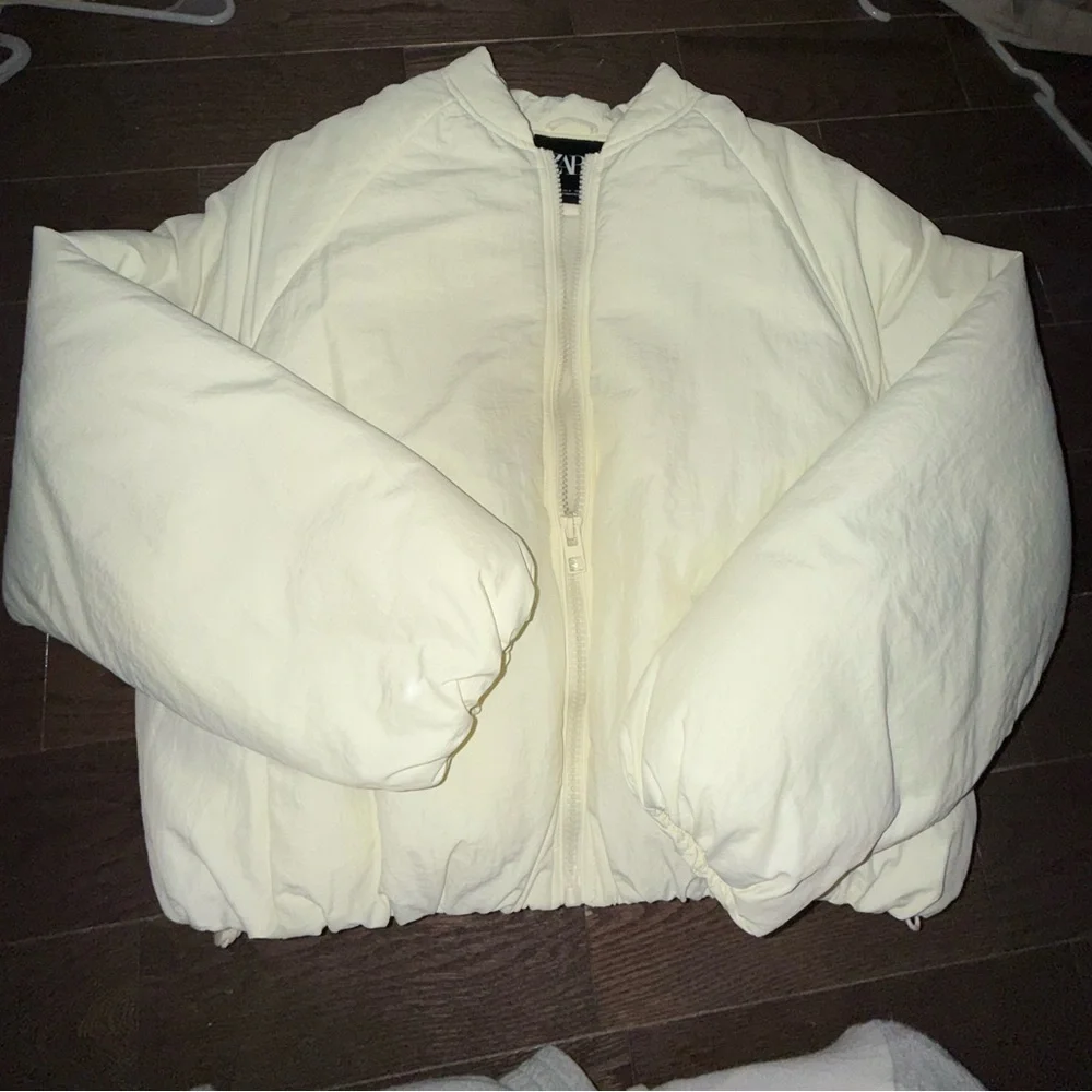 Zara Women's Cream Puffer Jacket - Picture 1 of 3